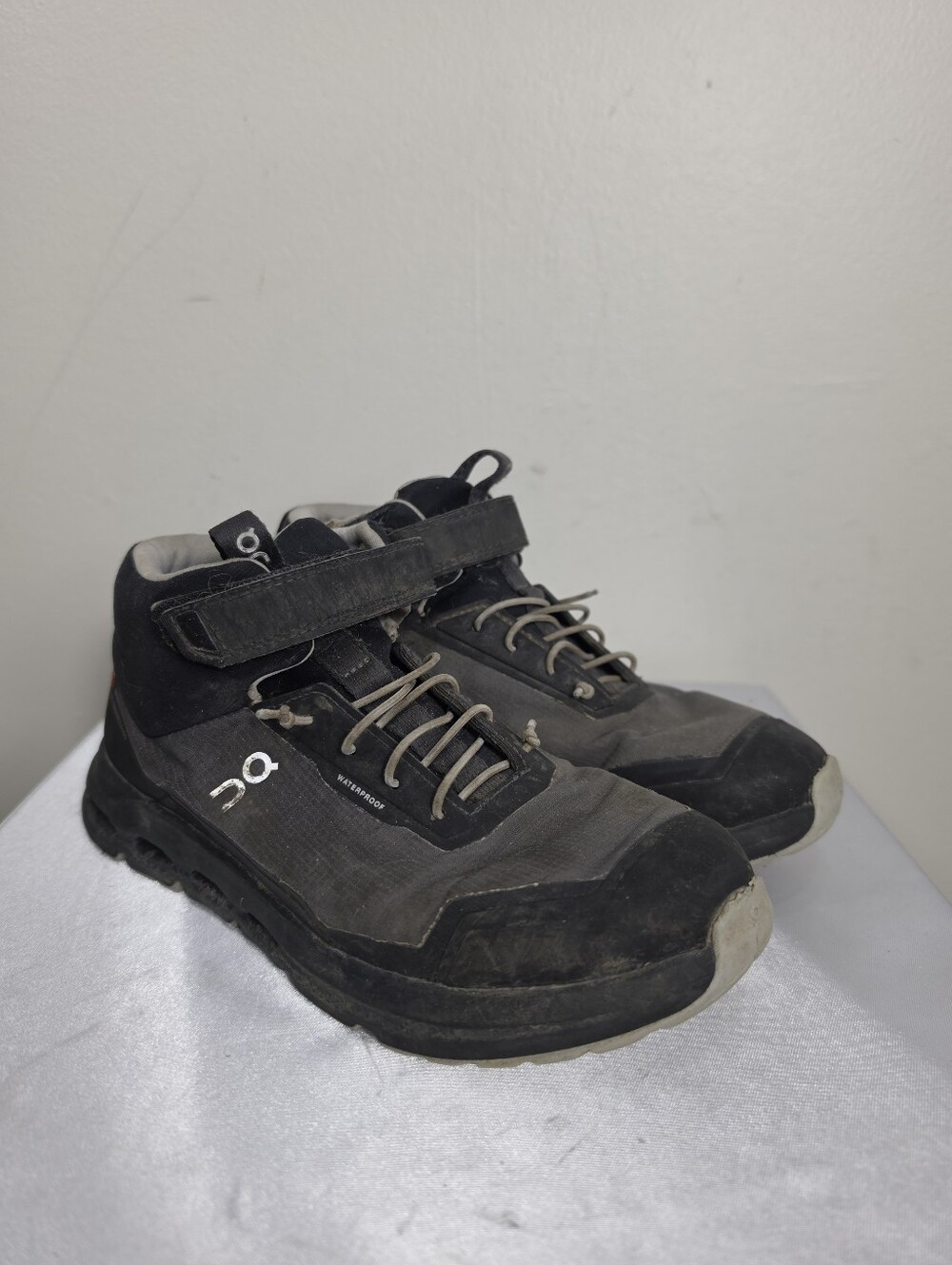 On Running Kids Black and Gray Trail Sneakers